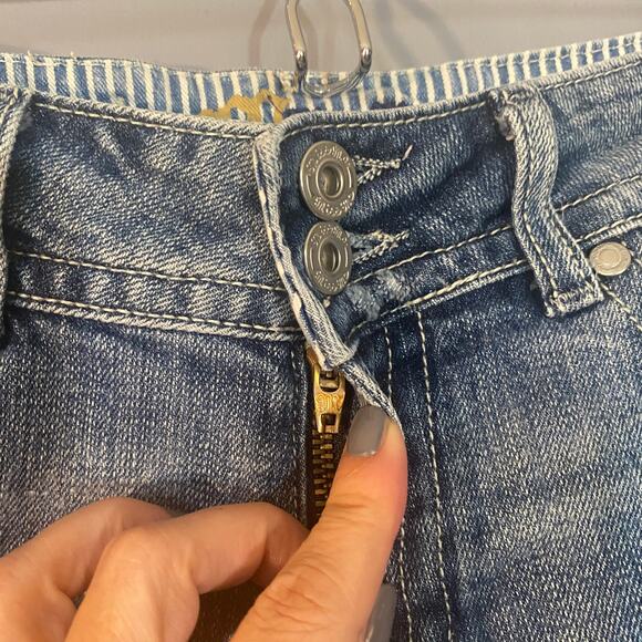 Miss Me Blue Seville Fringe Bermuda Stripe Detail Denim Jean Shorts Women Sz 27 - Picture 9 of 16